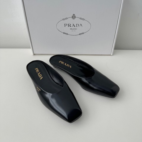 프라다 25ss 로고  블로퍼 슬리퍼 블랙 화이트